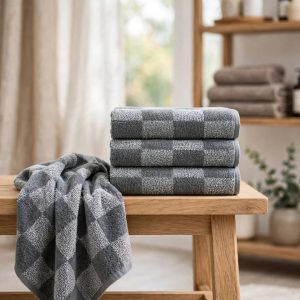 Mainstays Performance Checkered Bath Towel, 54" x 30", Soothing grey.