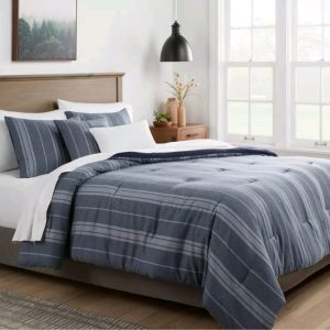 Threshold 5-Piece Comforter Set Reversible Herringbone, Blue, Twin/TwinXL.