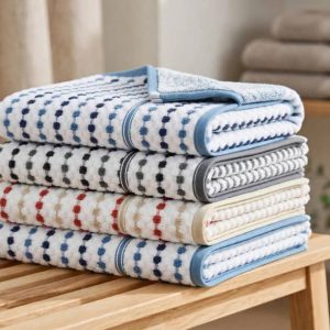 Mainstays Performance Bath Towel, 100% Cotton, 54 in x 30 in, Dot design.